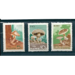 COREA DEL NORD 1968 FUNGHI...