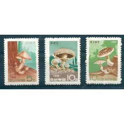 COREA DEL NORD 1968 FUNGHI...