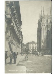 CARTOLINA LOMBARDIA MILANO PIAZZA DEL DUOMO ANIMATA VIAGGIATA MF27361