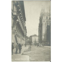 CARTOLINA LOMBARDIA MILANO PIAZZA DEL DUOMO ANIMATA VIAGGIATA MF27361
